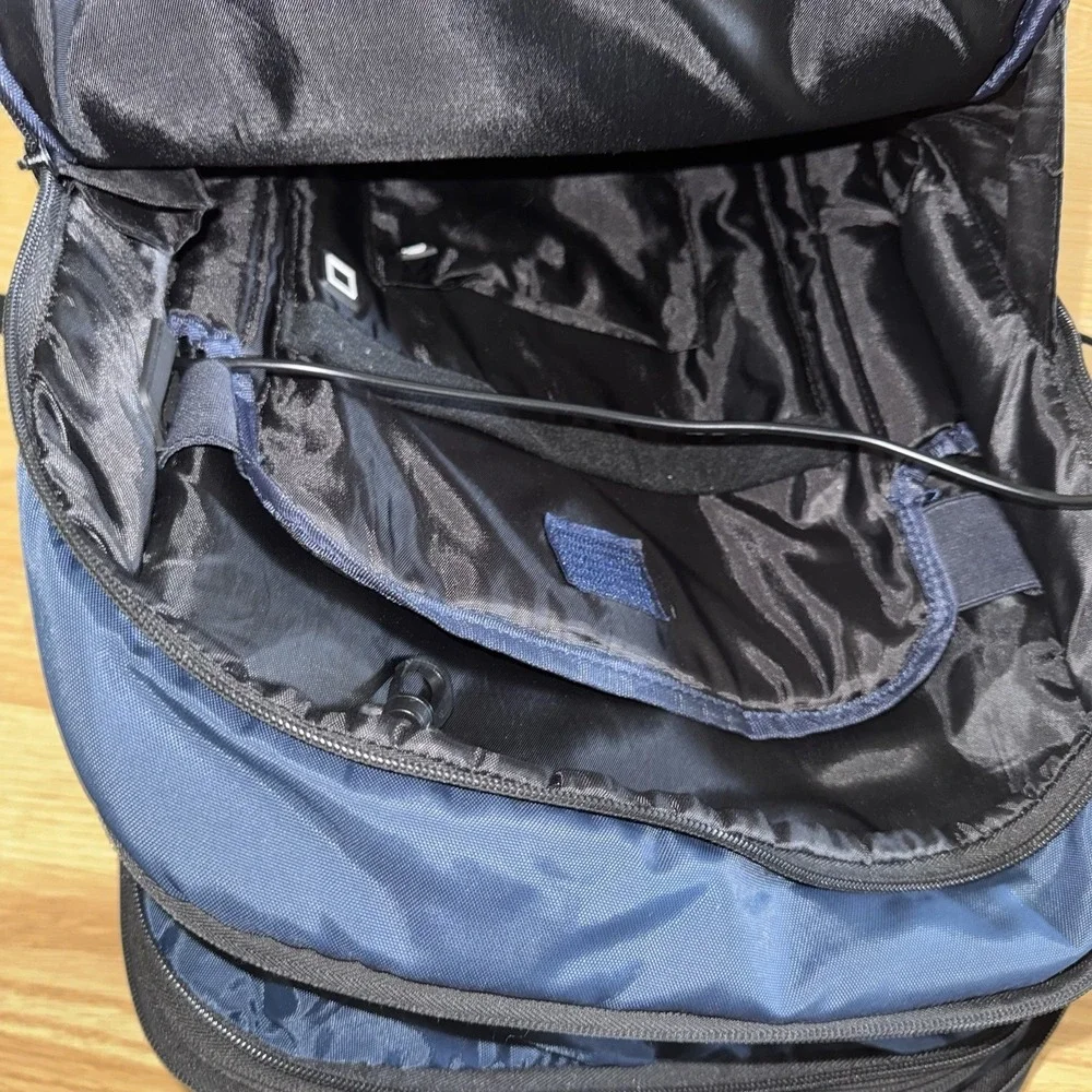 Duchamp London Getaway Expandable Travel Backpack Suitcase Carry-On Blue Broken
